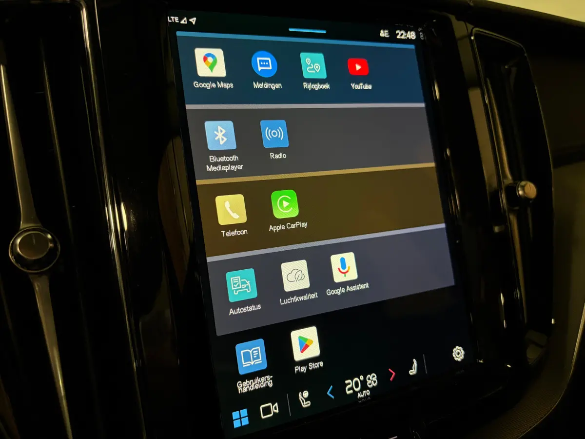 T6 AWD Recharge Ultra Dark | Head-Up Display | Harman Kardon | Adaptieve Cruise Control | Stoelverwarming voor+Achter | Stuurwielverwarming | Full LED Meesturende koplampen | Pilot Assist | 