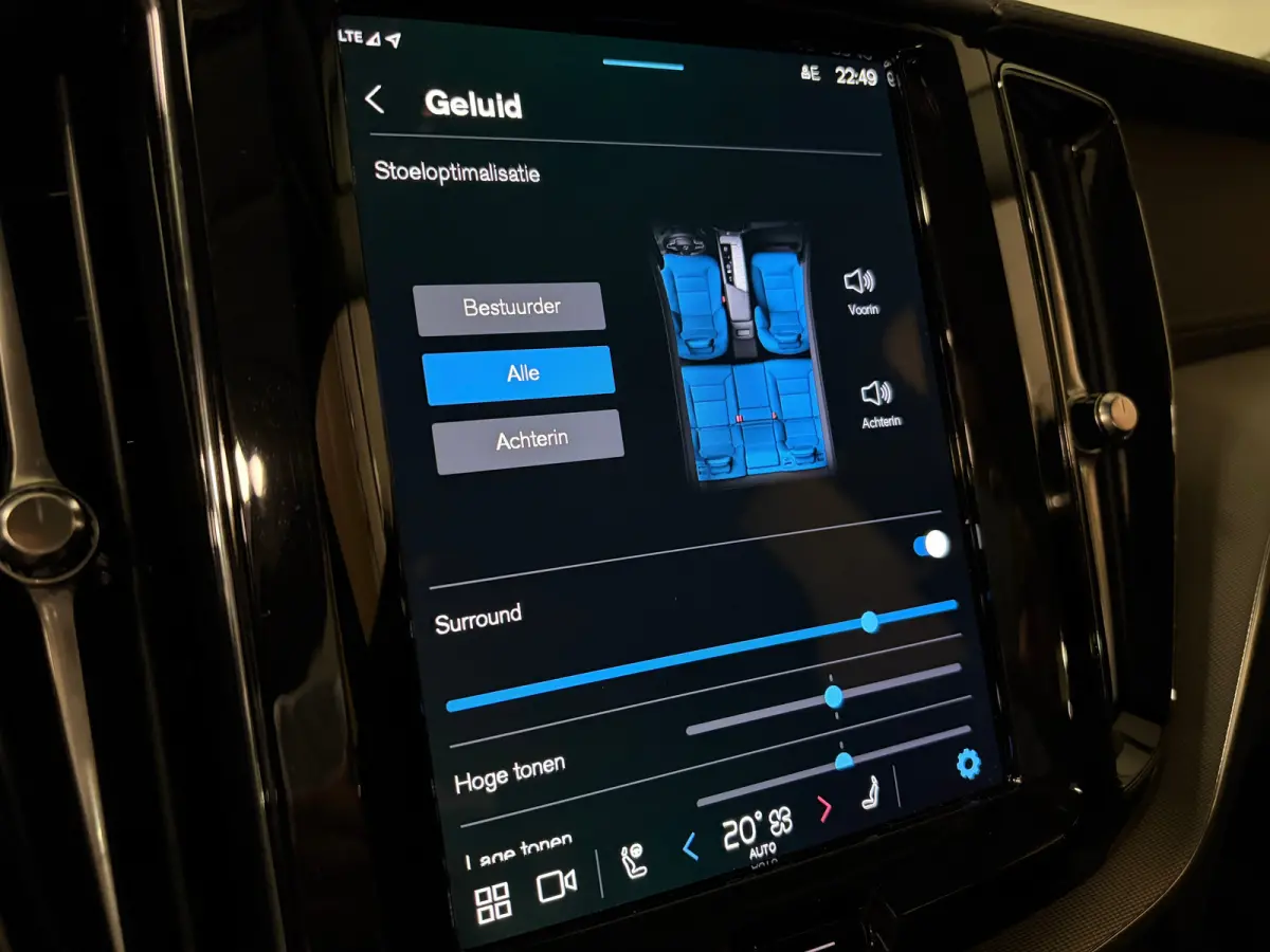 T6 AWD Recharge Ultra Dark | Head-Up Display | Harman Kardon | Adaptieve Cruise Control | Stoelverwarming voor+Achter | Stuurwielverwarming | Full LED Meesturende koplampen | Pilot Assist | 
