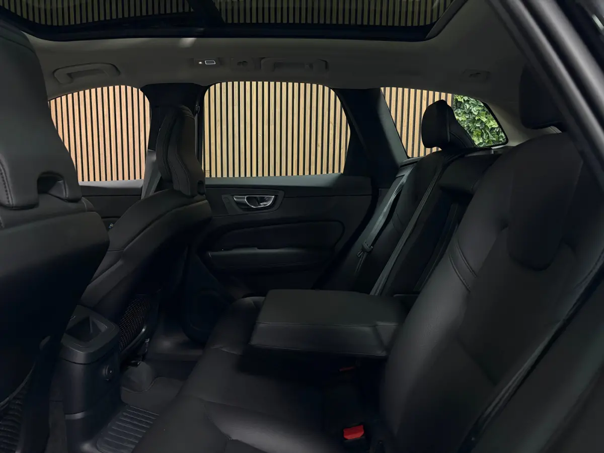 T6 AWD Recharge Ultra Dark | Head-Up Display | Harman Kardon | Adaptieve Cruise Control | Stoelverwarming voor+Achter | Stuurwielverwarming | Full LED Meesturende koplampen | Pilot Assist | 