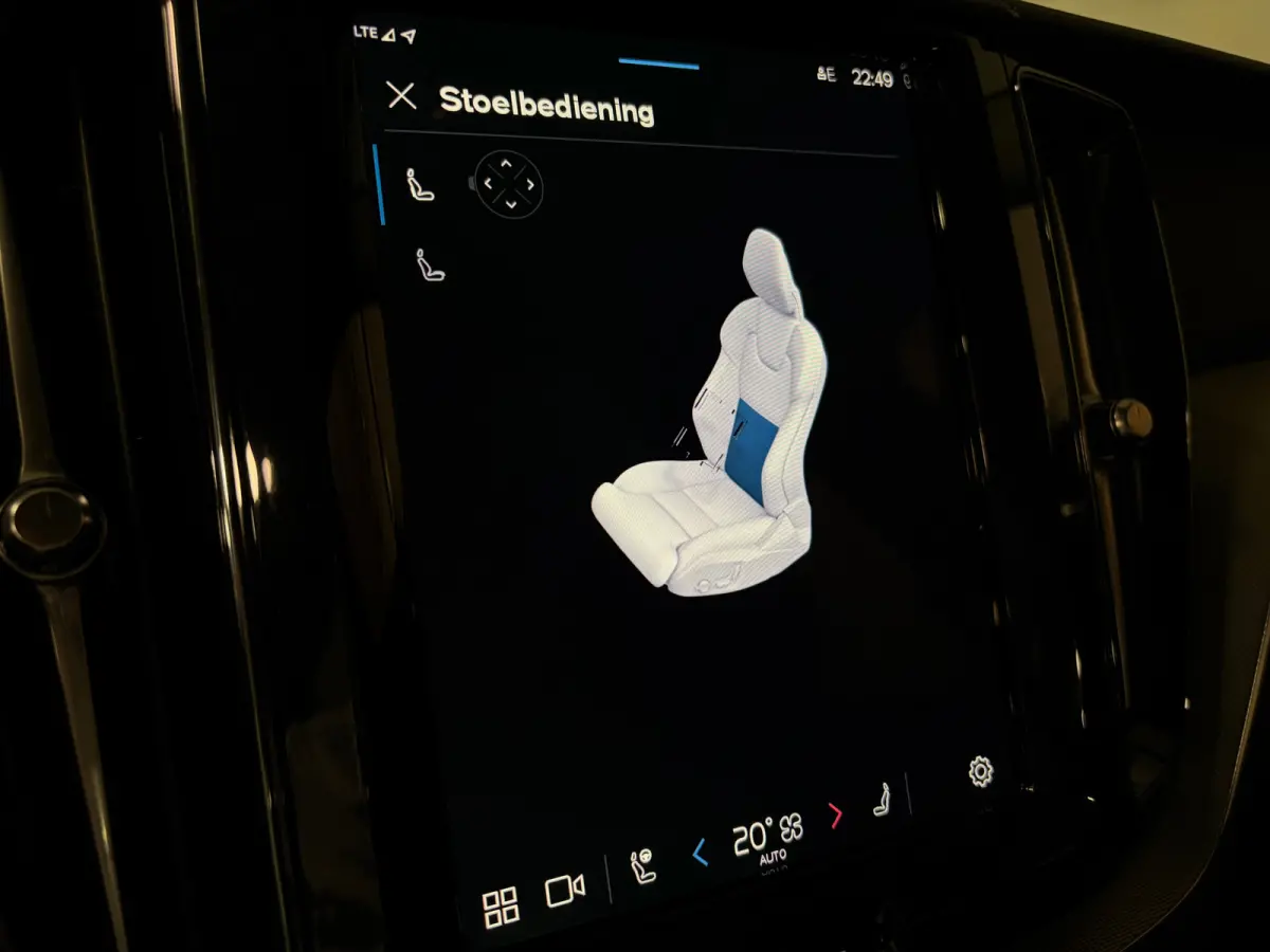 T6 AWD Recharge Ultra Dark | Head-Up Display | Harman Kardon | Adaptieve Cruise Control | Stoelverwarming voor+Achter | Stuurwielverwarming | Full LED Meesturende koplampen | Pilot Assist | 