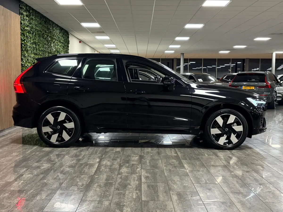 T6 AWD Recharge Ultra Dark | Head-Up Display | Harman Kardon | Adaptieve Cruise Control | Stoelverwarming voor+Achter | Stuurwielverwarming | Full LED Meesturende koplampen | Pilot Assist | 