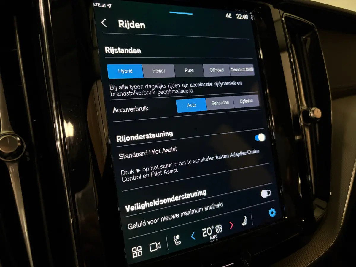 T6 AWD Recharge Ultra Dark | Head-Up Display | Harman Kardon | Adaptieve Cruise Control | Stoelverwarming voor+Achter | Stuurwielverwarming | Full LED Meesturende koplampen | Pilot Assist | 