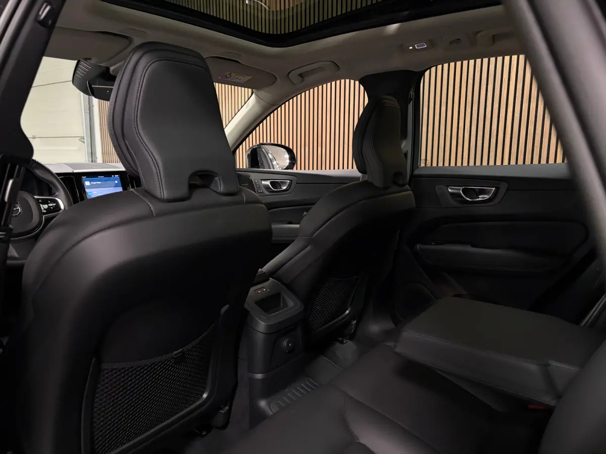 T6 AWD Recharge Ultra Dark | Head-Up Display | Harman Kardon | Adaptieve Cruise Control | Stoelverwarming voor+Achter | Stuurwielverwarming | Full LED Meesturende koplampen | Pilot Assist | 