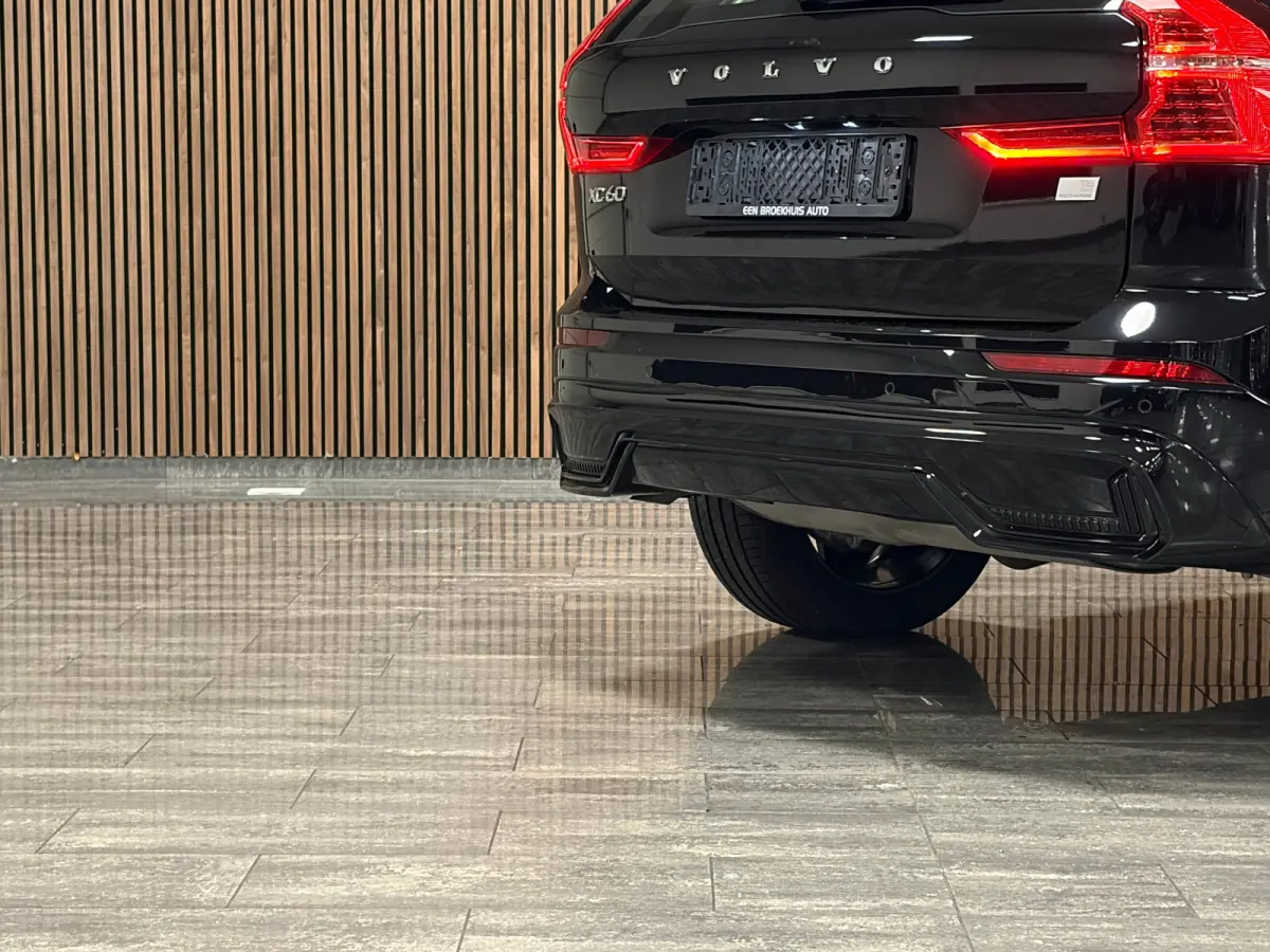 T6 AWD Recharge Ultra Dark | Head-Up Display | Harman Kardon | Adaptieve Cruise Control | Stoelverwarming voor+Achter | Stuurwielverwarming | Full LED Meesturende koplampen | Pilot Assist | 