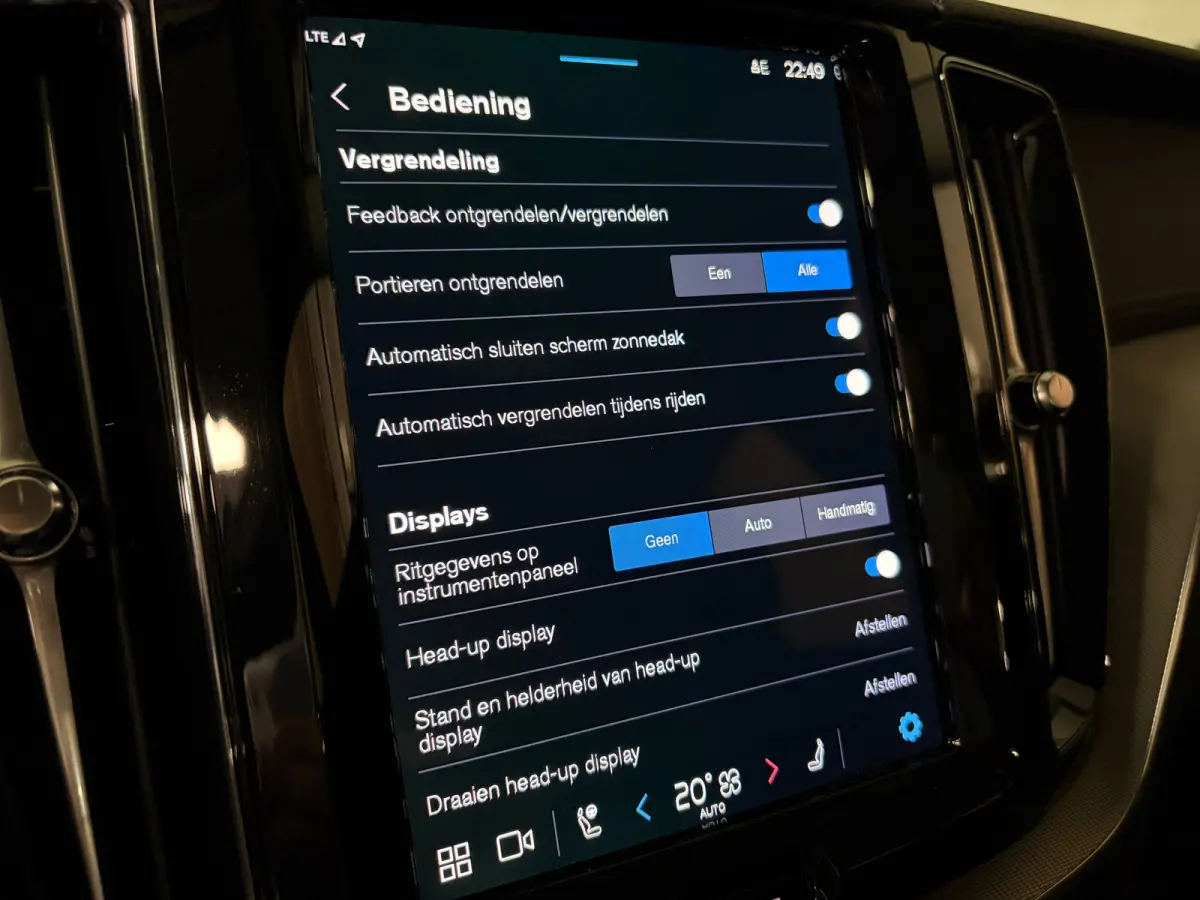 T6 AWD Recharge Ultra Dark | Head-Up Display | Harman Kardon | Adaptieve Cruise Control | Stoelverwarming voor+Achter | Stuurwielverwarming | Full LED Meesturende koplampen | Pilot Assist | 