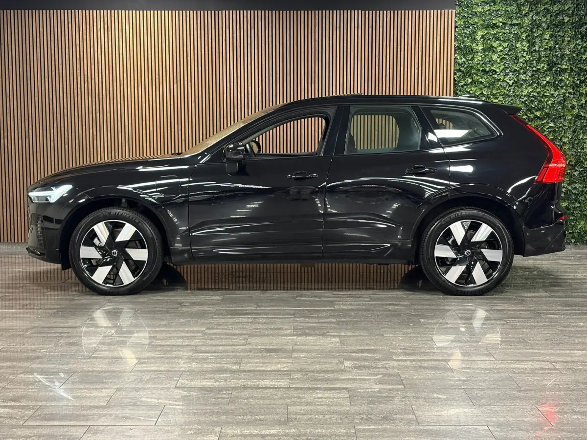 T6 AWD Recharge Ultra Dark | Head-Up Display | Harman Kardon | Adaptieve Cruise Control | Stoelverwarming voor+Achter | Stuurwielverwarming | Full LED Meesturende koplampen | Pilot Assist | 