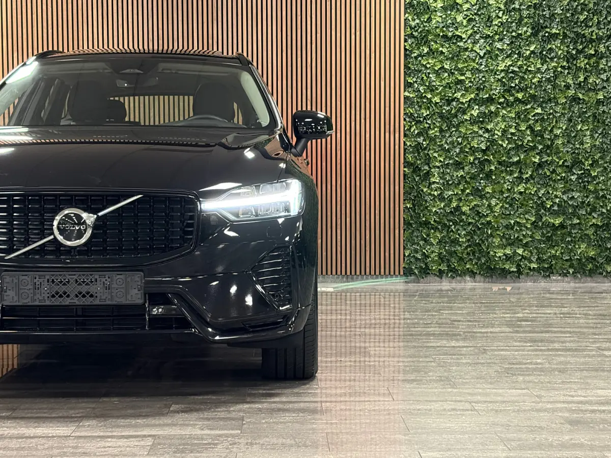 T6 AWD Recharge Ultra Dark | Head-Up Display | Harman Kardon | Adaptieve Cruise Control | Stoelverwarming voor+Achter | Stuurwielverwarming | Full LED Meesturende koplampen | Pilot Assist | 