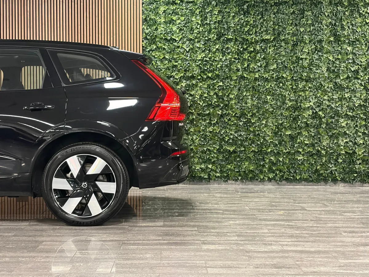 T6 AWD Recharge Ultra Dark | Head-Up Display | Harman Kardon | Adaptieve Cruise Control | Stoelverwarming voor+Achter | Stuurwielverwarming | Full LED Meesturende koplampen | Pilot Assist | 