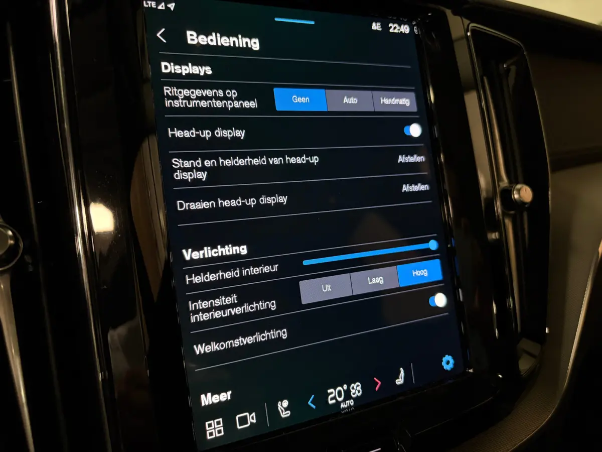 T6 AWD Recharge Ultra Dark | Head-Up Display | Harman Kardon | Adaptieve Cruise Control | Stoelverwarming voor+Achter | Stuurwielverwarming | Full LED Meesturende koplampen | Pilot Assist | 
