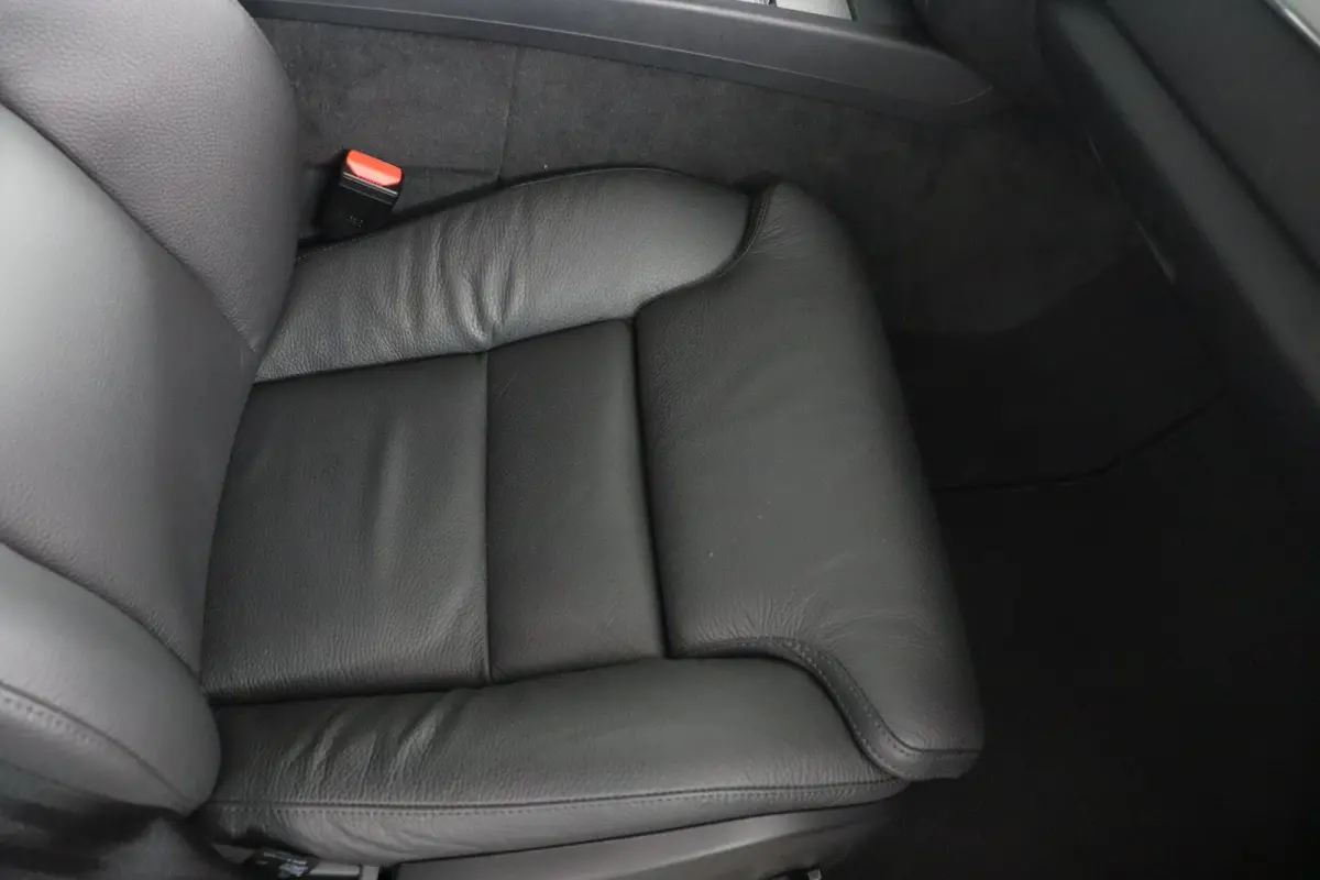 T6 AWD Plus Dark | Stoel + Stuur verwarming | Trekhaak | BLIS |