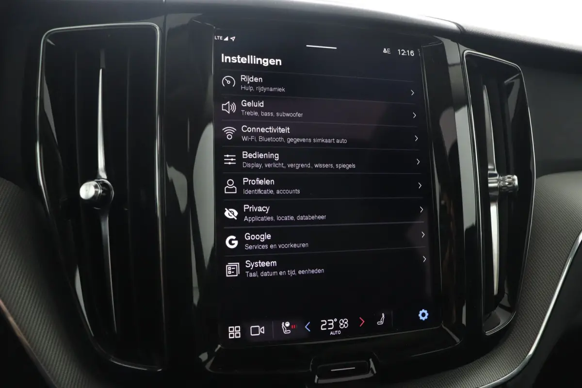 T6 AWD Plus Dark | Stoel + Stuur verwarming | Trekhaak | BLIS |