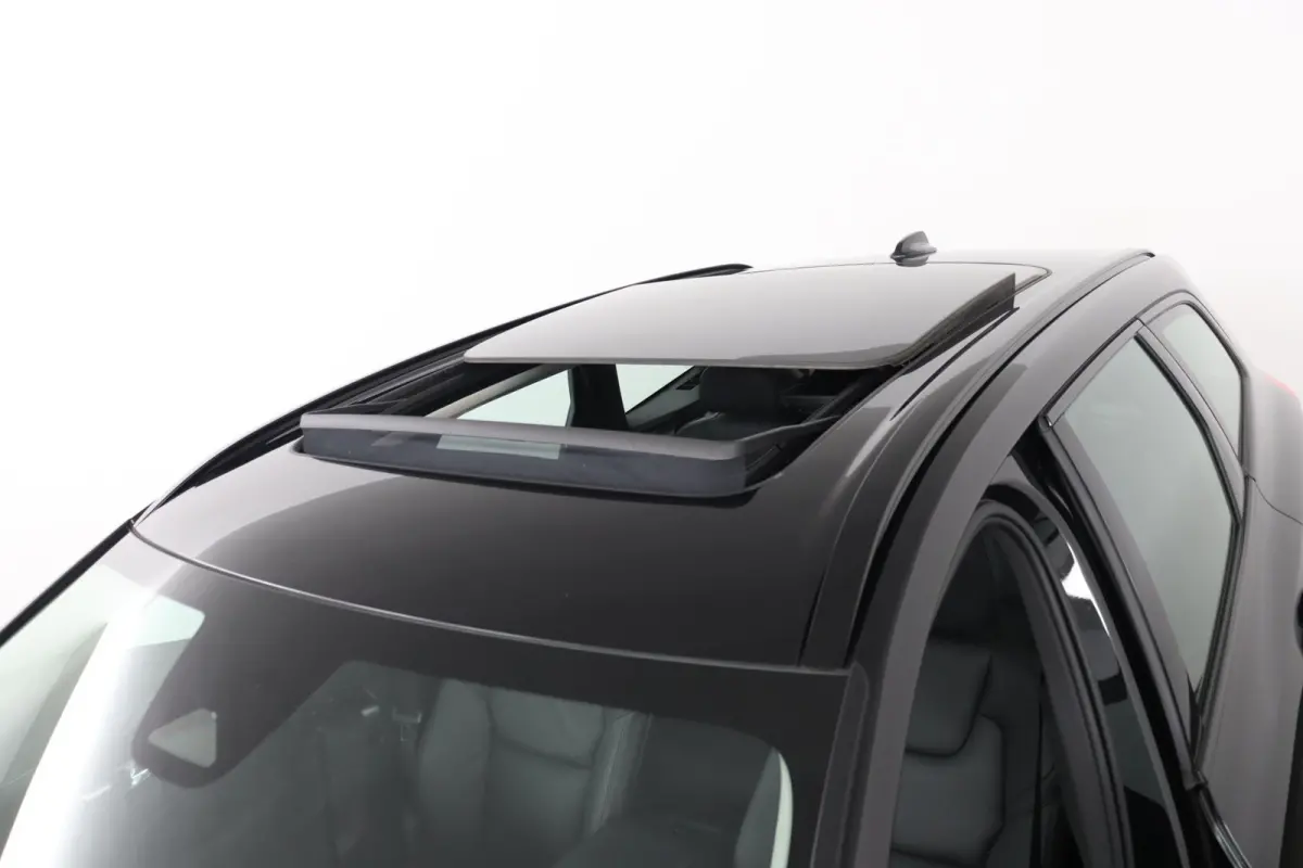 T6 AWD Plus Dark | Stoel + Stuur verwarming | Trekhaak | BLIS |