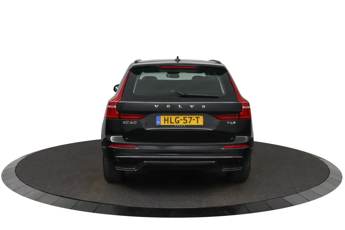 T6 AWD Plus Dark | Stoel + Stuur verwarming | Trekhaak | BLIS |