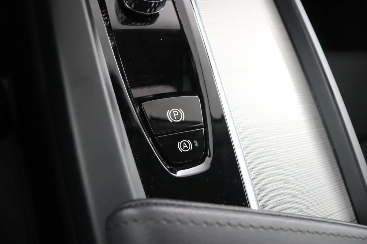 T6 AWD Plus Dark | Stoel + Stuur verwarming | Trekhaak | BLIS |