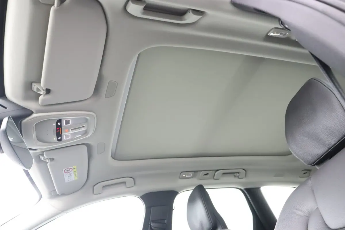 T6 AWD Plus Dark | Stoel + Stuur verwarming | Trekhaak | BLIS |