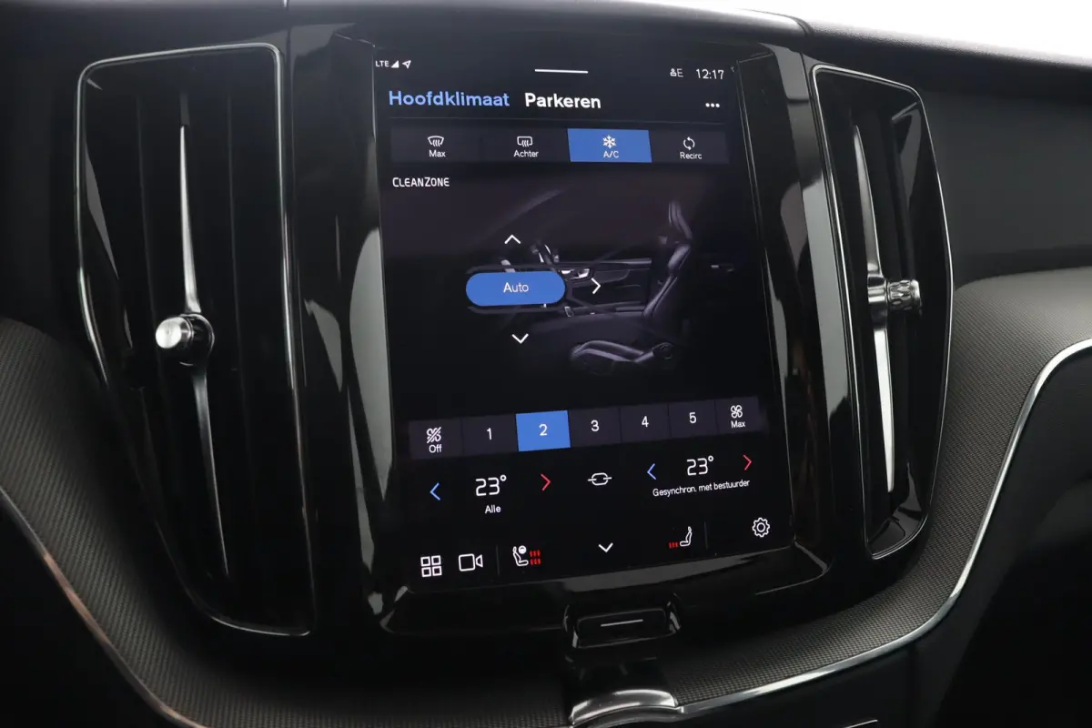 T6 AWD Plus Dark | Stoel + Stuur verwarming | Trekhaak | BLIS |