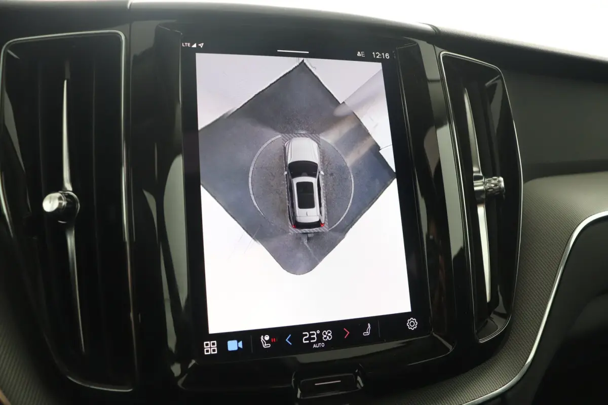 T6 AWD Plus Dark | Stoel + Stuur verwarming | Trekhaak | BLIS |