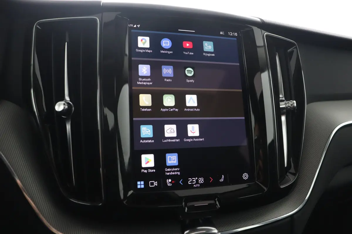 T6 AWD Plus Dark | Stoel + Stuur verwarming | Trekhaak | BLIS |