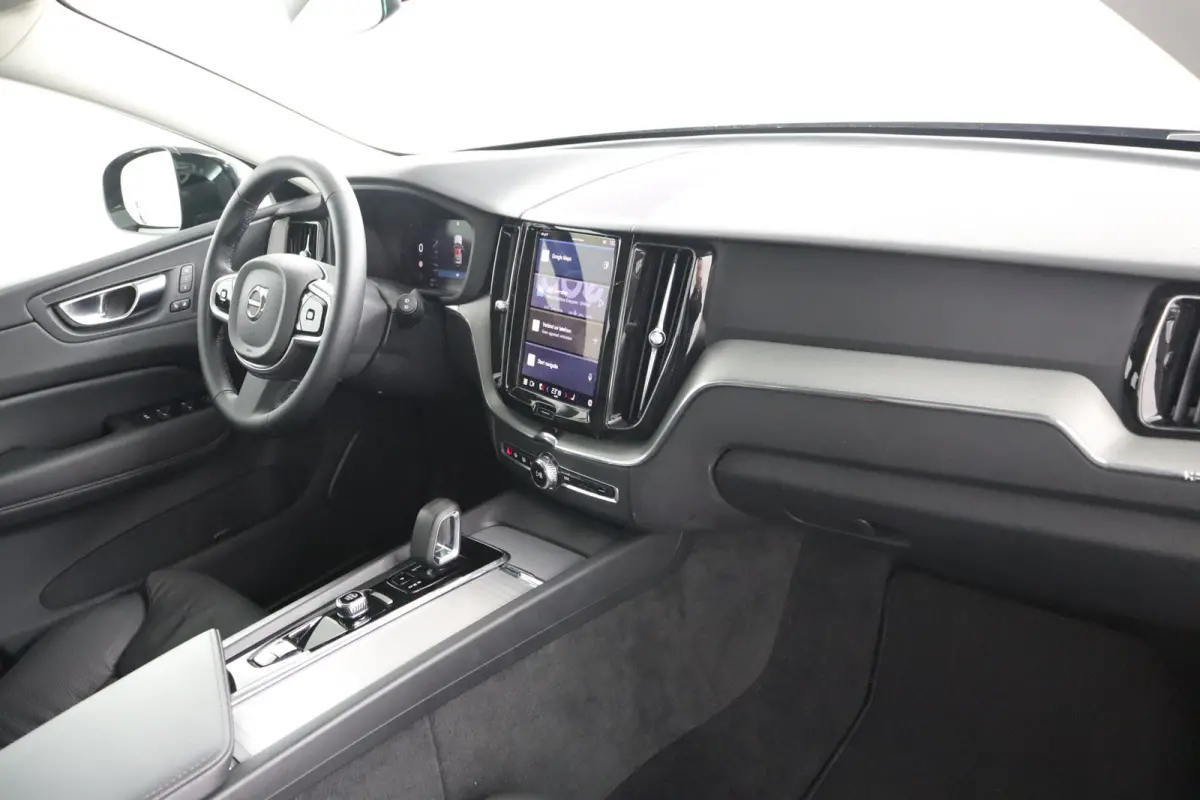 T6 AWD Plus Dark | Stoel + Stuur verwarming | Trekhaak | BLIS |