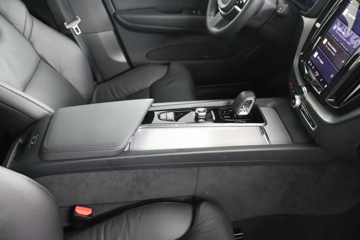 T6 AWD Plus Dark | Stoel + Stuur verwarming | Trekhaak | BLIS |