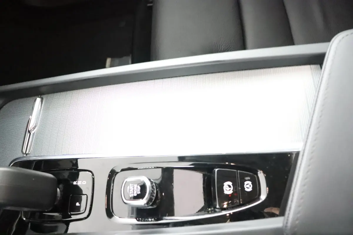 T6 AWD Plus Dark | Stoel + Stuur verwarming | Trekhaak | BLIS |