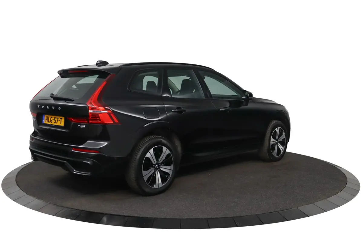 T6 AWD Plus Dark | Stoel + Stuur verwarming | Trekhaak | BLIS |