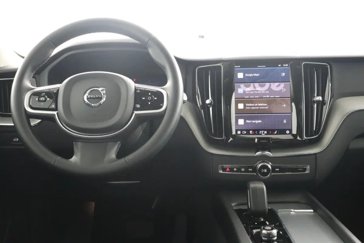 T6 AWD Plus Dark | Stoel + Stuur verwarming | Trekhaak | BLIS |
