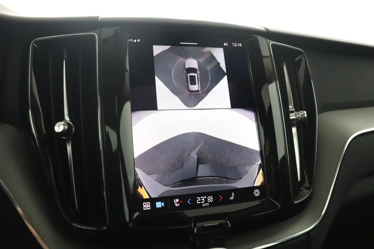 T6 AWD Plus Dark | Stoel + Stuur verwarming | Trekhaak | BLIS |