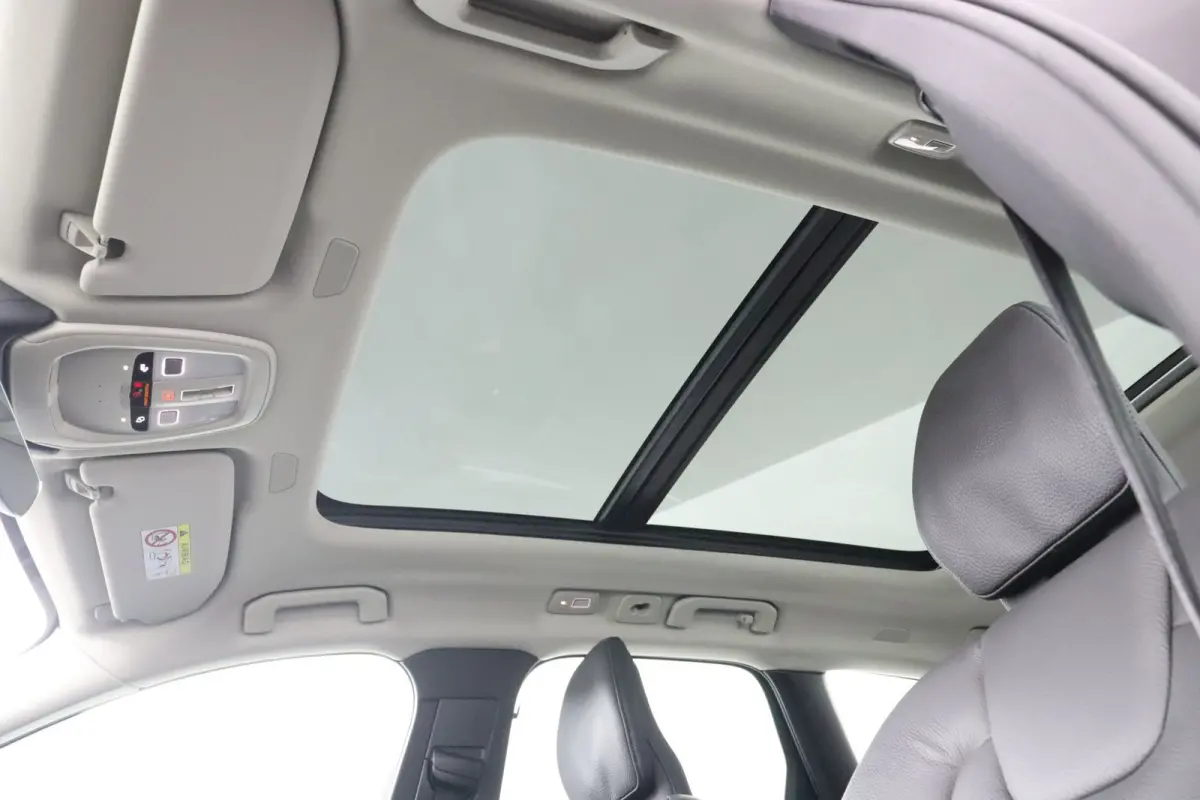 T6 AWD Plus Dark | Stoel + Stuur verwarming | Trekhaak | BLIS |