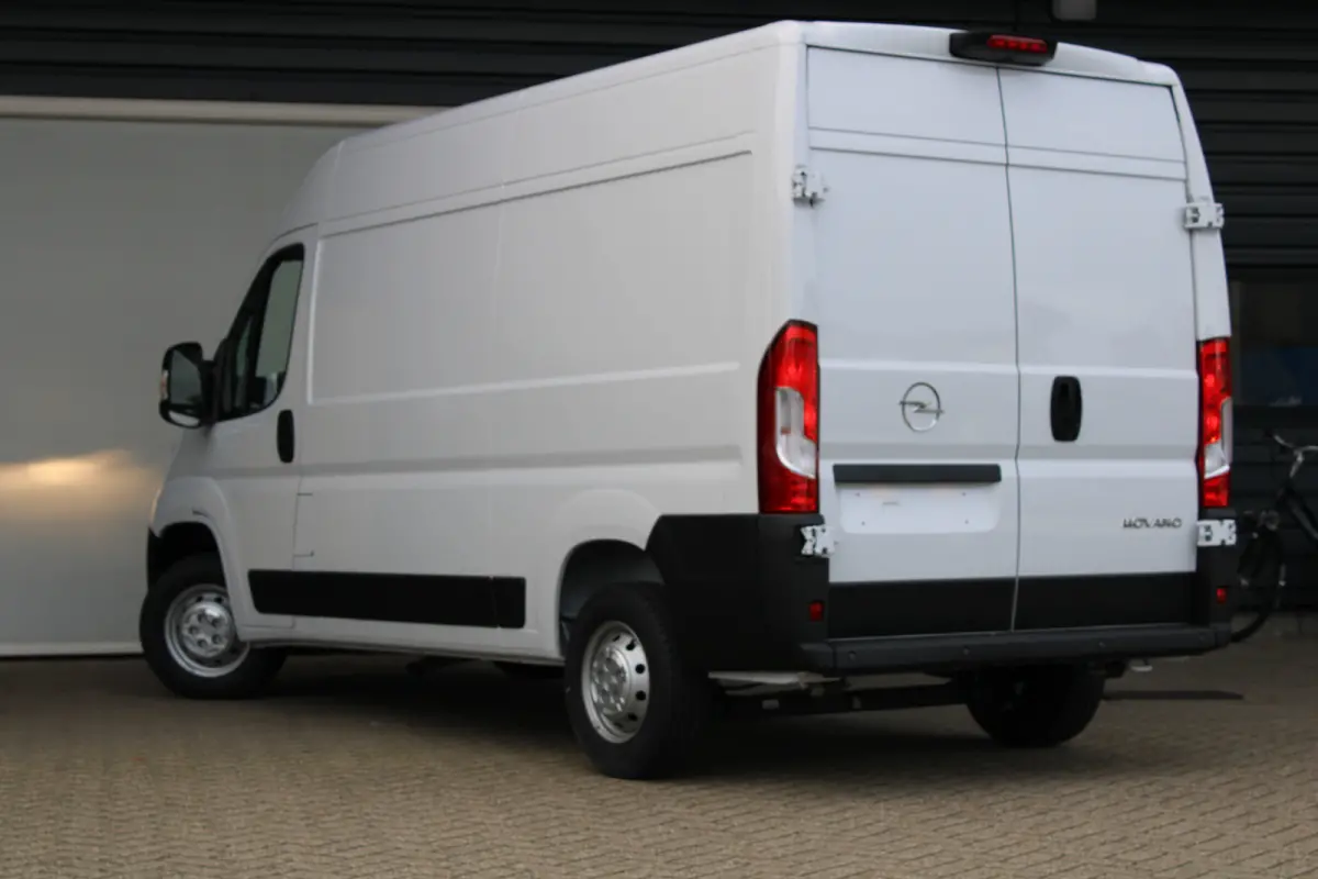 2.2D 140 L2H2 3.3t | Navigatie | Parkeercamera | Cruise Control |