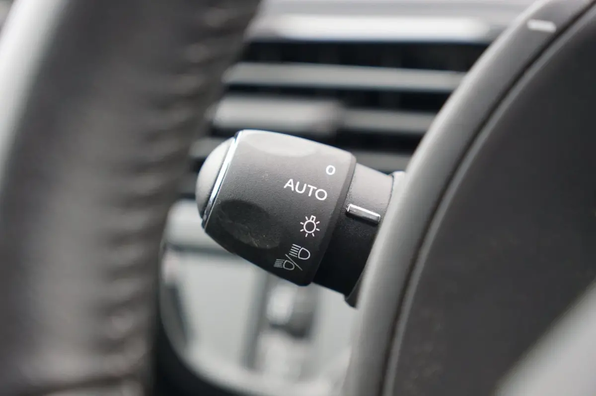 1.2 PureTech Business Automaat - Gris Artense - Camera/Clima/Carplay