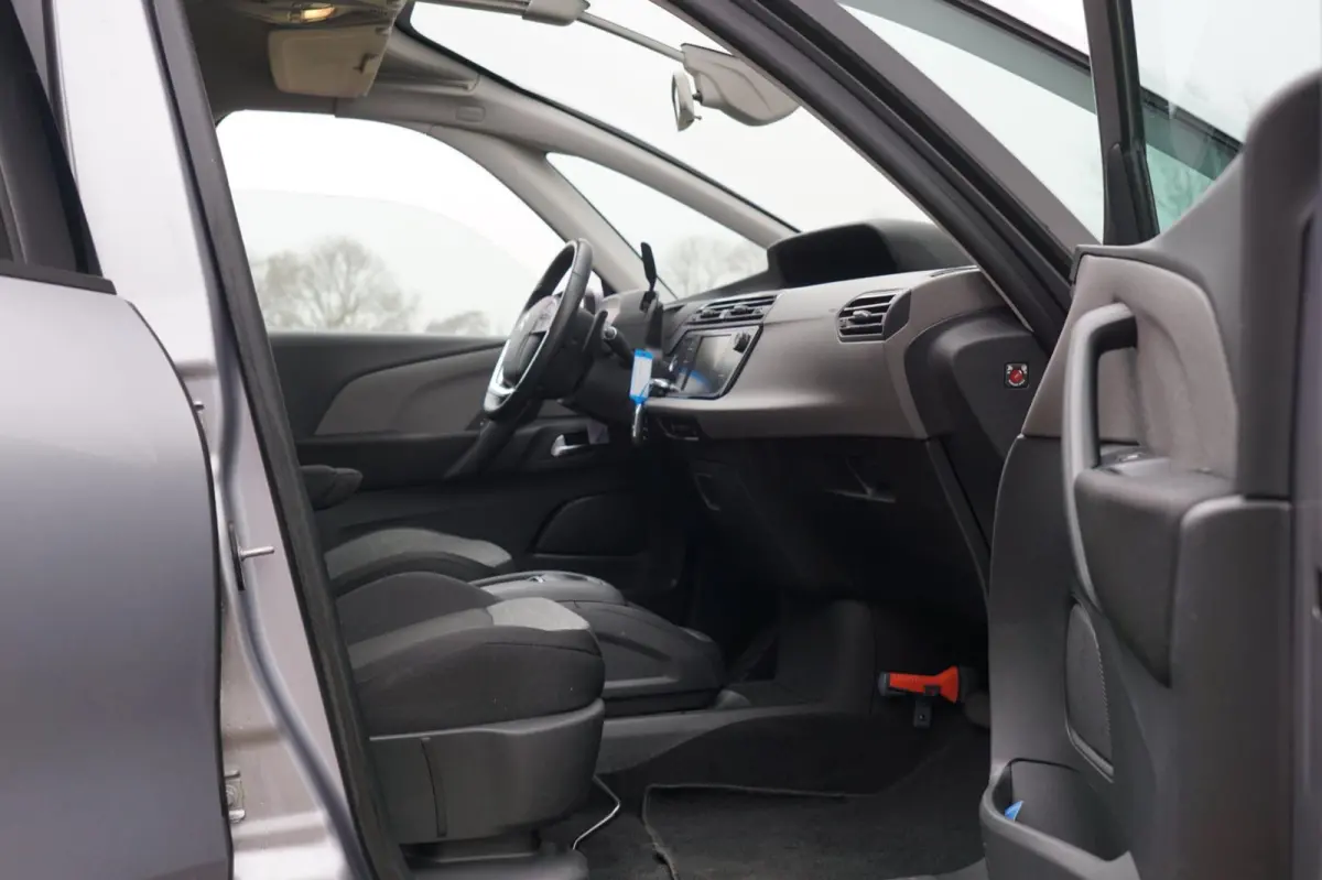1.2 PureTech Business Automaat - Gris Artense - Camera/Clima/Carplay