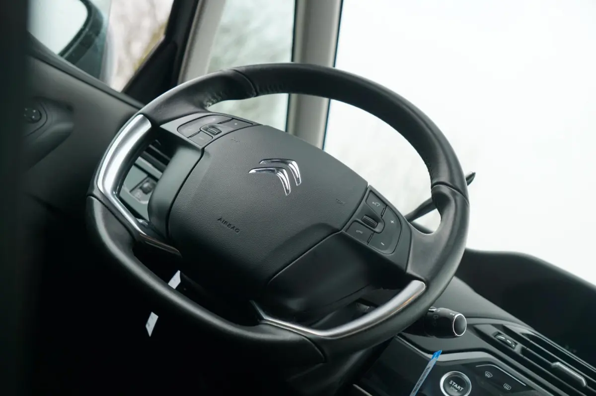 1.2 PureTech Business Automaat - Gris Artense - Camera/Clima/Carplay