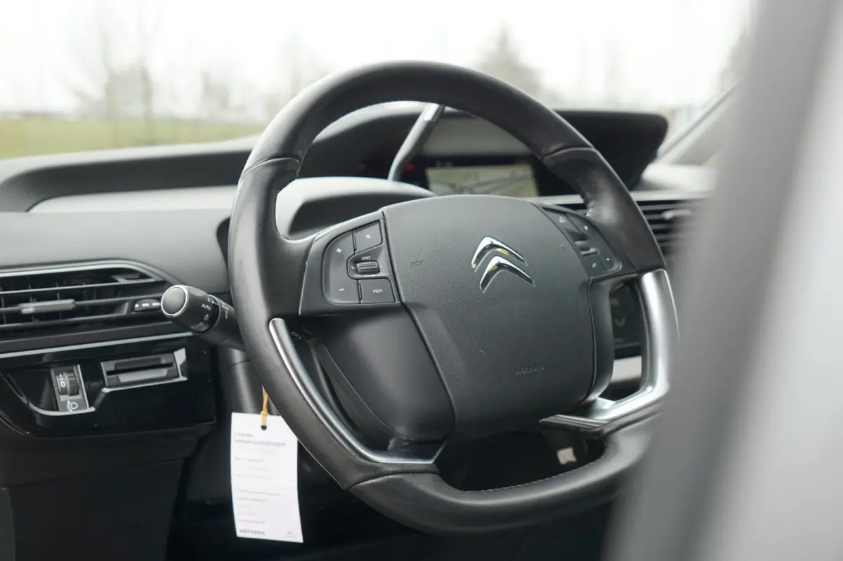 1.2 PureTech Business Automaat - Gris Artense - Camera/Clima/Carplay