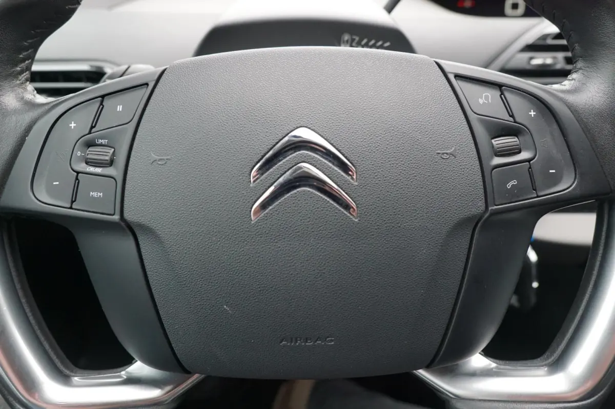 1.2 PureTech Business Automaat - Gris Artense - Camera/Clima/Carplay