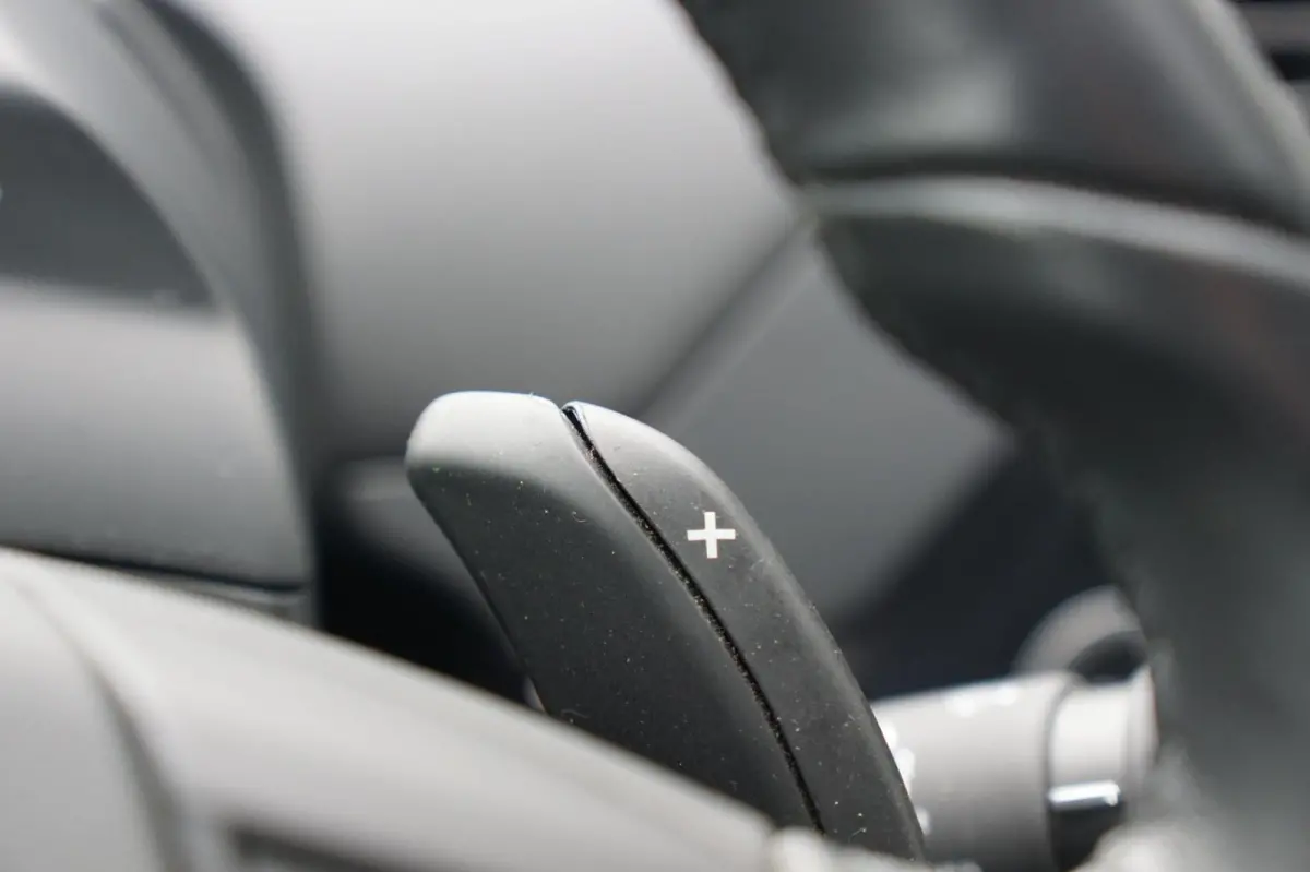 1.2 PureTech Business Automaat - Gris Artense - Camera/Clima/Carplay