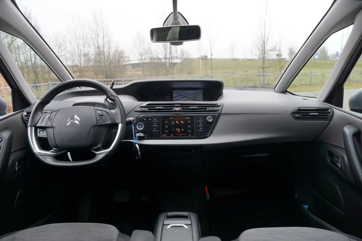 1.2 PureTech Business Automaat - Gris Artense - Camera/Clima/Carplay