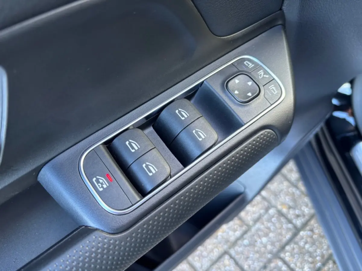 250E AUTOMAAT LUXURY LINE NAVI PDC-CAMRERA STOELVW.