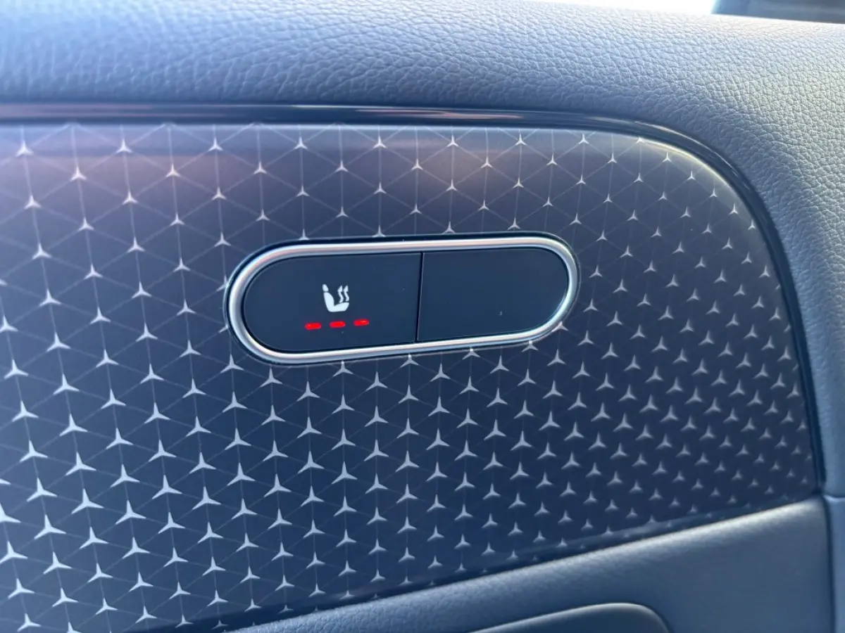 250E AUTOMAAT LUXURY LINE NAVI PDC-CAMRERA STOELVW.