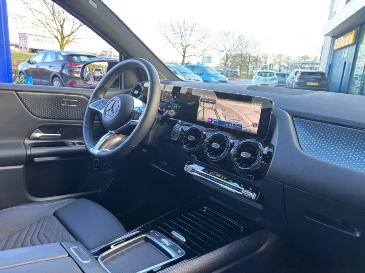 250E AUTOMAAT LUXURY LINE NAVI PDC-CAMRERA STOELVW.
