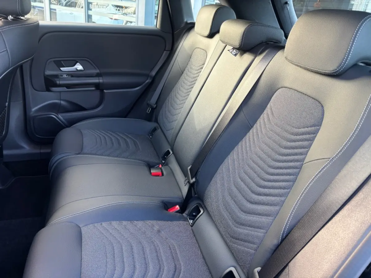 250E AUTOMAAT LUXURY LINE NAVI PDC-CAMRERA STOELVW.