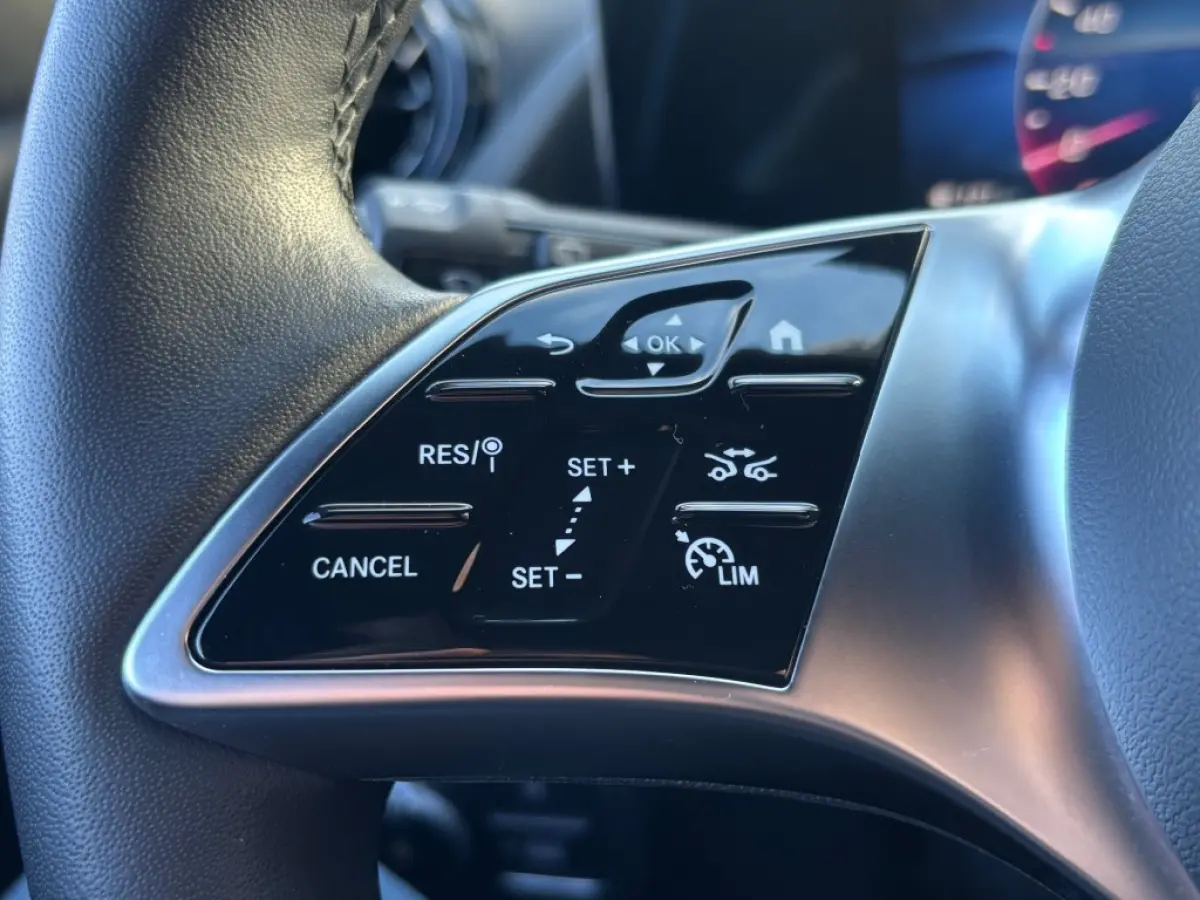 250E AUTOMAAT LUXURY LINE NAVI PDC-CAMRERA STOELVW.