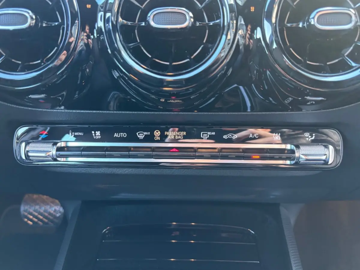 250E AUTOMAAT LUXURY LINE NAVI PDC-CAMRERA STOELVW.