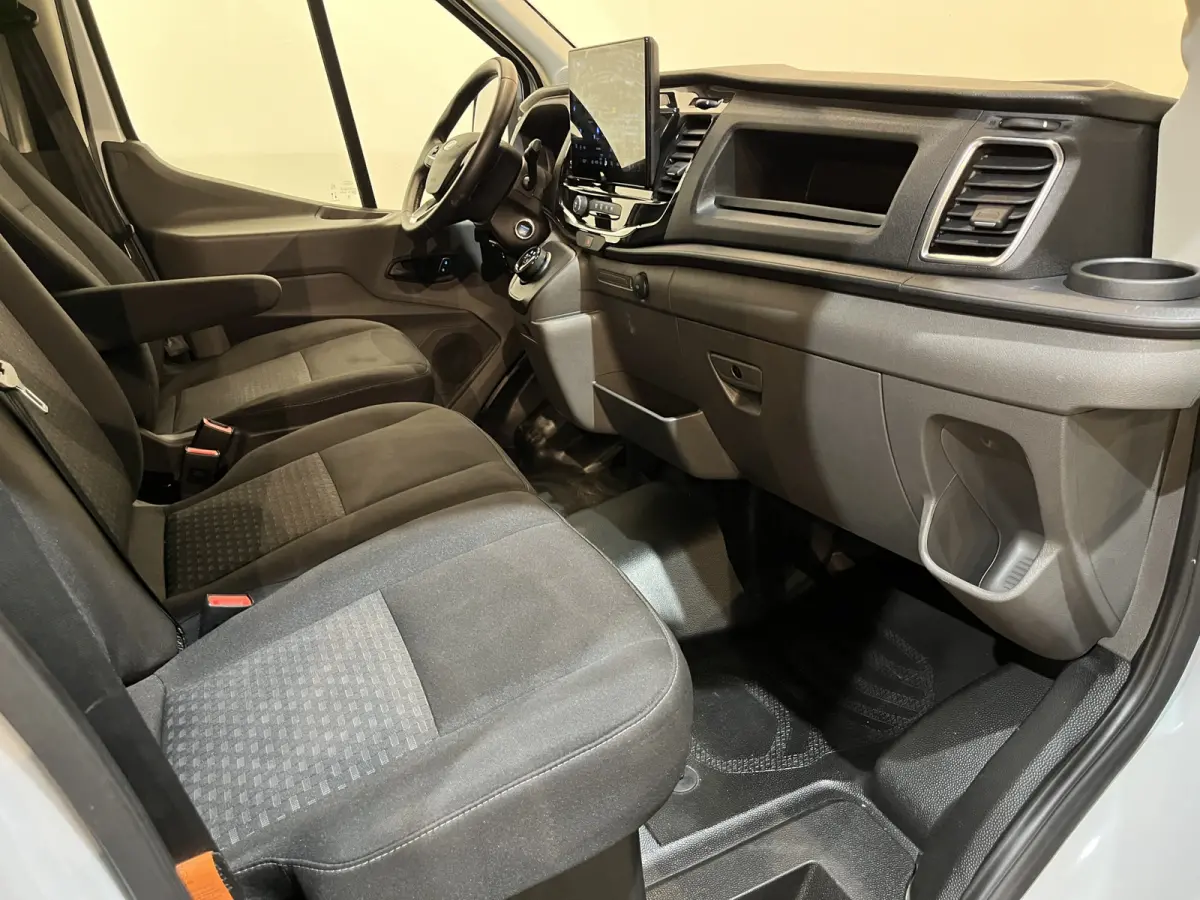 390 (3500 kg) L2H2 Trend 68 kWh 184 PK / 100% Elektrisch !! / Airco / Cruise Control / CarPlay / Camera / Navigatie / 3-Zits / 10.350 KM !!