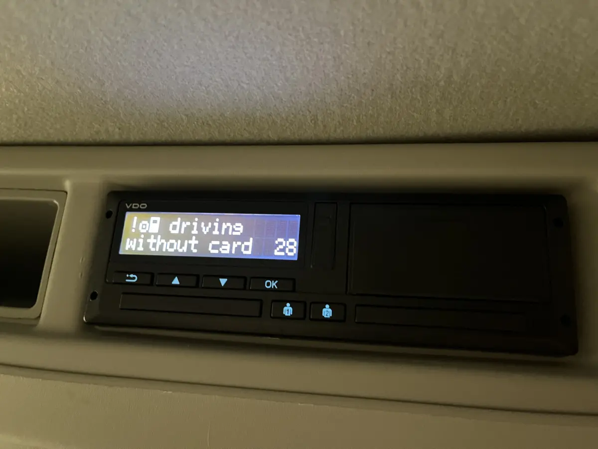 390 (3500 kg) L2H2 Trend 68 kWh 184 PK / 100% Elektrisch !! / Airco / Cruise Control / CarPlay / Camera / Navigatie / 3-Zits / 10.350 KM !!