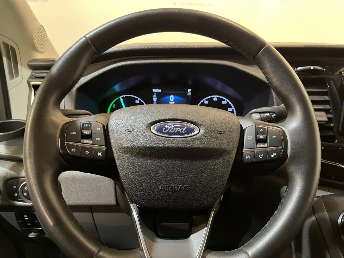 390 (3500 kg) L2H2 Trend 68 kWh 184 PK / 100% Elektrisch !! / Airco / Cruise Control / CarPlay / Camera / Navigatie / 3-Zits / 10.350 KM !!
