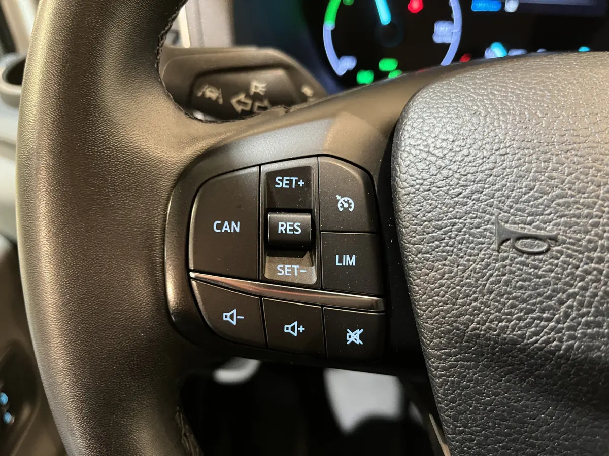 390 (3500 kg) L2H2 Trend 68 kWh 184 PK / 100% Elektrisch !! / Airco / Cruise Control / CarPlay / Camera / Navigatie / 3-Zits / 10.350 KM !!
