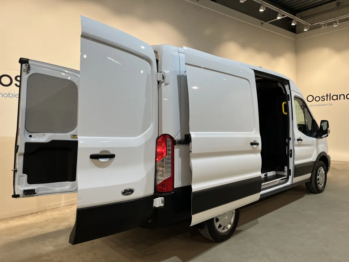 390 (3500 kg) L2H2 Trend 68 kWh 184 PK / 100% Elektrisch !! / Airco / Cruise Control / CarPlay / Camera / Navigatie / 3-Zits / 10.350 KM !!