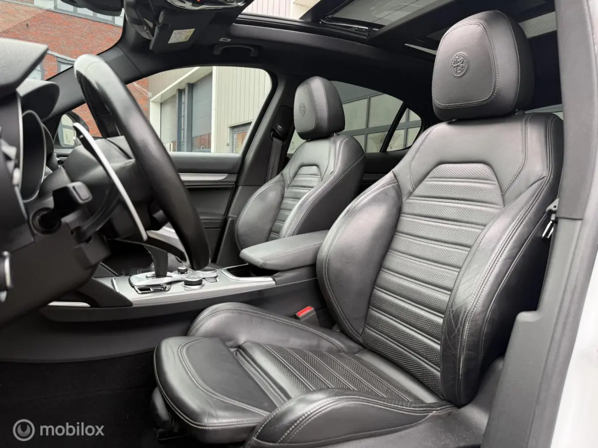 2.0 T AWD Sprint Panodak Leer Navi Carplay Camera BTW Auto!