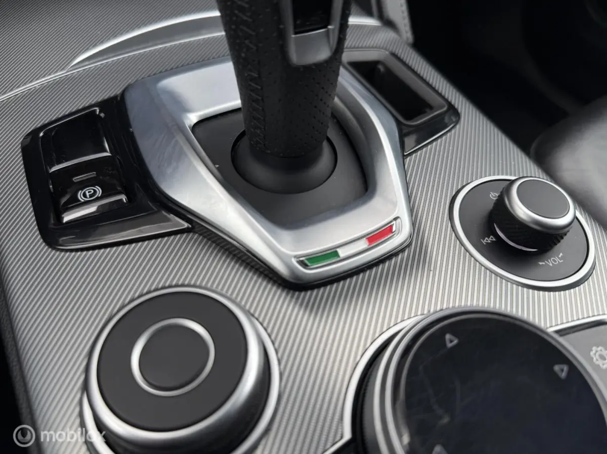 2.0 T AWD Sprint Panodak Leer Navi Carplay Camera BTW Auto!